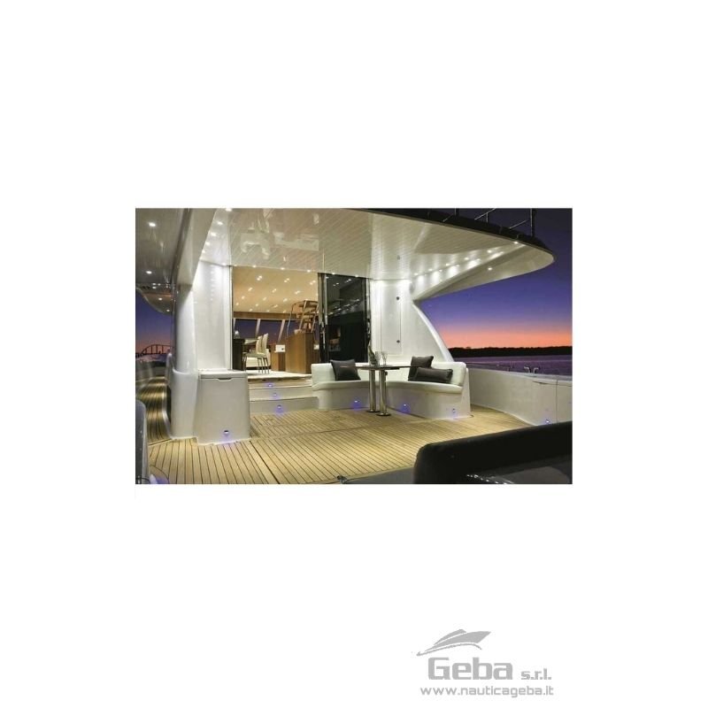 Luce di cortesia Hella Easy Fit completamente stagna IP67 per installazioni esterne ed interne. Angolo di illuminazione a 30° ideale per gradini, scale, gavoni, passaggi, attrezzature, segnali e interruttori. Cassa in polimero antiurto cromato resistente raggi UV, lenti in acrilico anti-shock e componenti antivibrazione sigillati resistenti alla corrosione. Precablate con 10 cm di cavo marino. Consumo ridotto 0,5W con luce naturale 5000 K°. Luce di cortesia Hella Easy Fit nautica