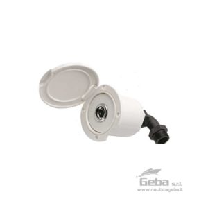 Box ad incasso con attacco rapido acqua. Box entrata acqua: con innesto rapido e riduttore di pressione 3 Bar filettato 3/4" per non danneggiare le tubazioni quando si collega il circuito d'acqua di bordo alla rete della banchina. Box uscita acqua: con innesto rapido tipo giardinaggio per lavaggio ponte e raccordo a gomito da 3/4" da collegare al circuito d'acqua di bordo.