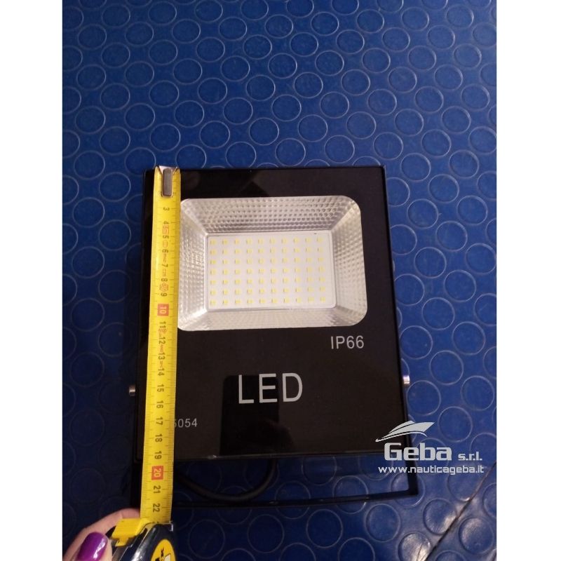 Faretto LED 30W Slim 12/24V DC IP66 Luce Bianco Freddo per esterno.
Il faro a LED ad altissima luminosità è ideale per illuminare entrate/uscite, piccoli cartelloni, insegne, vialetti, giardini, statue e molto altro.
I suoi 30W sviluppano ben 210W.
Grazie al suo design ultrasottile e discreto si adatterà ad ogni genere di ambiente.
Lavorano sia a 12V che a 24V.
È fornito di supporto per montaggio a muro e cavo sigillato. L'involucro è in lega d'alluminio, resistente all'acqua con grado di protezione IP66 e verniciato di grigio. Montabile praticamente ovunque, anche su recinti, tetti e muri.
Si tratta di veri faretti, ma con un consumo molto ridotto! L'innovazione dei LED ad alta luminosità ha permesso di realizzare veri e propri fari senza utilizzare lampadine tradizionali
Garanzia a norma di legge. I prezzi sono inclusi di IVA, per aziende in esenzione scomputiamo il valore dell'imposta pari al 22%.