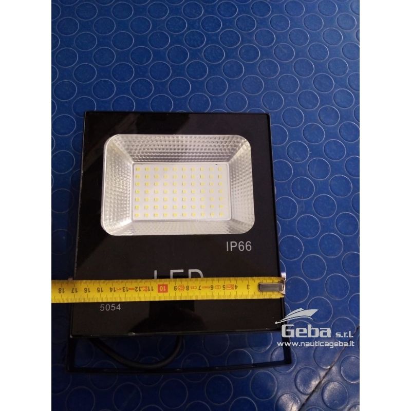 Faretto LED 30W Slim 12/24V DC IP66 Luce Bianco Freddo per esterno.
Il faro a LED ad altissima luminosità è ideale per illuminare entrate/uscite, piccoli cartelloni, insegne, vialetti, giardini, statue e molto altro.
I suoi 30W sviluppano ben 210W.
Grazie al suo design ultrasottile e discreto si adatterà ad ogni genere di ambiente.
Lavorano sia a 12V che a 24V.
È fornito di supporto per montaggio a muro e cavo sigillato. L'involucro è in lega d'alluminio, resistente all'acqua con grado di protezione IP66 e verniciato di grigio. Montabile praticamente ovunque, anche su recinti, tetti e muri.
Si tratta di veri faretti, ma con un consumo molto ridotto! L'innovazione dei LED ad alta luminosità ha permesso di realizzare veri e propri fari senza utilizzare lampadine tradizionali
Garanzia a norma di legge. I prezzi sono inclusi di IVA, per aziende in esenzione scomputiamo il valore dell'imposta pari al 22%. Faretto LED 30W Slim per barca a 12V e 24V online pesca pescherecci
