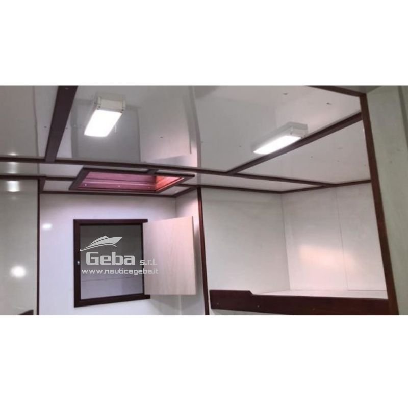 Luci Led barca piccola multicolor, disponibile online nella colorazione Bianco Freddo/ Blu.
La plafoniera Alba New è una bellissima plafoniera a LED per barca ed è costruita con una robusta struttura in PVC bianco e da Plexiglass opaco.
I materiali con cui è composta la rendono lineare, semplice ed elegante, all'interno è montata una scheda elettronica di nostra costruzione che oltre a permettere di essere alimentata da 10 a 30 VDC evita il fastidioso e brutto effetto a strice luminose. Infatti espande in maniera uniforme la luce su tutto il vetro che è costruito con materiali speciali per la ottima diffusione della luminosità.
E’ stata progettata per essere installata in qualsiasi ambiente dell’imbarcazione, sia in sala macchina che nelle ghiacciaie dei pescherecci, ma anche per interno ed esterno. Infatti queste luci a LED sono costrutite con il più alto gradi di protezione all'acqua ed alla salsedine essendo completamente stagne IP65. La plafoniera a LED 12 / 24 Volts per barca ALBA può essere personalizzata a Vostra richiesta. Puoi richiedere l'ingresso del cavo laterale o posteriore, oppure puoi realizzare tu il foro d'ingresso. Le luci a LED per barca ALBA hanno una cassettina per i collegamenti che permettono di adattare gli ingressi ovunque tu voglia.
Tutti i materiali sono in ABS e le viti sono in Acciaio inox 316 per permettere una lunghissima durata alla plafoniera a led per barca.
Plafoniera Led 12 e 24 Volt caratteristiche:
potenza 15W LED
alimentazione 12/24 Volts
peso 200 grammi
plafoniere stagne IP65
lunghezza 30 cm, larghezza 9 cm, altezza 2,5 cm
lunghissima durata
Cosa previene la plafoniera a led per barca:
Pervenire l’ingresso di umidità e acqua
Preservare i circuiti elettrici
Conserva la rigidità del prodotto
Delimita le aree di fissaggio della plafoniera
Lunga durata
Bassissimo consumo e altissima luminosità a bordo.
Le temperature d’esercizio vanno da un minimo di – 15° C a un massimo di + 65° C, così robusta permette l’installazione in locali come ghiacciaia e sala macchine.
Il suo grado di protezione IP55, permette l’installazione anche all’esterno, sotto getti di acqua salmastra o dolce.
La colorazione dei suoi led, amplificano la luminescenza sostituendo così la classica plafoniera a Neon.
Installando ALBA NEW, si abbattono i costi legati alla manutenzione ordinaria e la sostituzione delle vecchie lampadine.
Codice GE ALBA15W
Tensione 12V DC 24V DC
Colore luce Bianco Freddo 15W
Dimensioni 30 x 9x 2,5 cm
Temperatura d’esercizio -15°C + 65°C
Grado di protezione IP65
Non troverai mai da nessun'altra parte queste LUCI LED BARCA perche sono un nostro progetto e le costruiamo noi!!!
L’illuminazione geba che ti offriamo è la reale dimostrazione di quanto sia facile unire l’utile al dilettevole, troverai tutti i prodotti progettati e costruiti da GEBA srl. .
NAUTICAGEBA.IT è una vera garanzia certificata per la sezione illuminazione a LED! alba new 2020 plafoniera piccola 15w 12v o 24v a soffitto