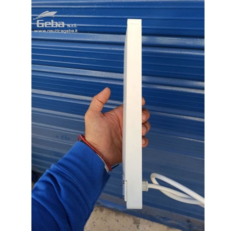 Luci Led barca piccola multicolor, disponibile online nella colorazione Bianco Freddo/ Blu.
La plafoniera Alba New è una bellissima plafoniera a LED per barca ed è costruita con una robusta struttura in PVC bianco e da Plexiglass opaco.
I materiali con cui è composta la rendono lineare, semplice ed elegante, all'interno è montata una scheda elettronica di nostra costruzione che oltre a permettere di essere alimentata da 10 a 30 VDC evita il fastidioso e brutto effetto a strice luminose. Infatti espande in maniera uniforme la luce su tutto il vetro che è costruito con materiali speciali per la ottima diffusione della luminosità.
E’ stata progettata per essere installata in qualsiasi ambiente dell’imbarcazione, sia in sala macchina che nelle ghiacciaie dei pescherecci, ma anche per interno ed esterno. Infatti queste luci a LED sono costrutite con il più alto gradi di protezione all'acqua ed alla salsedine essendo completamente stagne IP65. La plafoniera a LED 12 / 24 Volts per barca ALBA può essere personalizzata a Vostra richiesta. Puoi richiedere l'ingresso del cavo laterale o posteriore, oppure puoi realizzare tu il foro d'ingresso. Le luci a LED per barca ALBA hanno una cassettina per i collegamenti che permettono di adattare gli ingressi ovunque tu voglia.
Tutti i materiali sono in ABS e le viti sono in Acciaio inox 316 per permettere una lunghissima durata alla plafoniera a led per barca.
Plafoniera Led 12 e 24 Volt caratteristiche:
potenza 15W LED
alimentazione 12/24 Volts
peso 200 grammi
plafoniere stagne IP65
lunghezza 30 cm, larghezza 9 cm, altezza 2,5 cm
lunghissima durata
Cosa previene la plafoniera a led per barca:
Pervenire l’ingresso di umidità e acqua
Preservare i circuiti elettrici
Conserva la rigidità del prodotto
Delimita le aree di fissaggio della plafoniera
Lunga durata
Bassissimo consumo e altissima luminosità a bordo.
Le temperature d’esercizio vanno da un minimo di – 15° C a un massimo di + 65° C, così robusta permette l’installazione in locali come ghiacciaia e sala macchine.
Il suo grado di protezione IP55, permette l’installazione anche all’esterno, sotto getti di acqua salmastra o dolce.
La colorazione dei suoi led, amplificano la luminescenza sostituendo così la classica plafoniera a Neon.
Installando ALBA NEW, si abbattono i costi legati alla manutenzione ordinaria e la sostituzione delle vecchie lampadine.
Codice GE ALBA15W
Tensione 12V DC 24V DC
Colore luce Bianco Freddo 15W
Dimensioni 30 x 9x 2,5 cm
Temperatura d’esercizio -15°C + 65°C
Grado di protezione IP65
Non troverai mai da nessun'altra parte queste LUCI LED BARCA perche sono un nostro progetto e le costruiamo noi!!!
L’illuminazione geba che ti offriamo è la reale dimostrazione di quanto sia facile unire l’utile al dilettevole, troverai tutti i prodotti progettati e costruiti da GEBA srl. .
NAUTICAGEBA.IT è una vera garanzia certificata per la sezione illuminazione a LED! alba new 2020 plafoniera piccola 15w 12v o 24v profilo