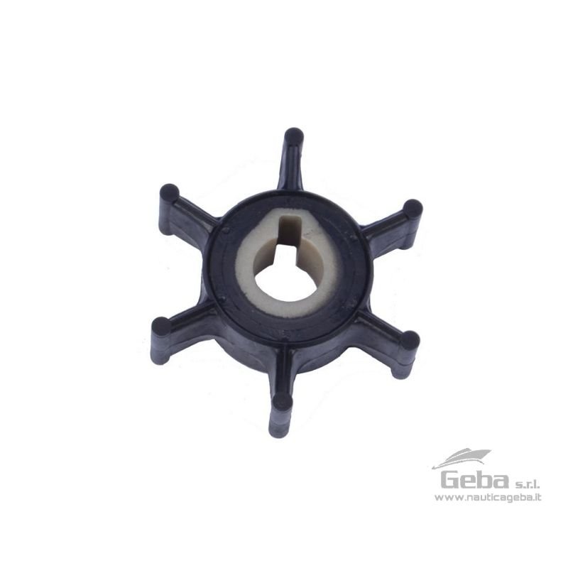 Girante pompa acqua per motore fuoribordo Evinrude 1,5 / 2 HP anno 1967 / 1984
Questa girante per motori fuoribordo è originale Evinrude e Johnson, perfettamente calzante all’asse di trasmissione del motore Scatola ingranaggi 4 90 1973-1975.
Il rimessaggio annuale del motore fuoribordo, prevede sempre la sostituzione della girante del motore e assicura il corretto funzionamento di tutto il sistema di raffredamento del motore della barca.
Nel nostro store troverai tutti ricambi originali per i motori EVINRUDE e JOHNSON, se ci contatti troverai tecnici formati dalla casa madre. Il nostro CENTRO ASSISTENA CERTIFICATO è a tua completa disposizione!
Prima di chiamare ricordati di procurarti il libretto del motore doe sono presenti numero matricola e modello motore.
Se cerchi l’olio per motori fuoribordo Evinrude per ingranaggi del piede HPF PRO, clicca sul questo link.
Ricambio Originale da Concessionario Evinrude e Johnson.
Codice GE 0382221 Girante Evinride – Johnson pompa motore 1,52 Cavalli 1967-1984 nautica
