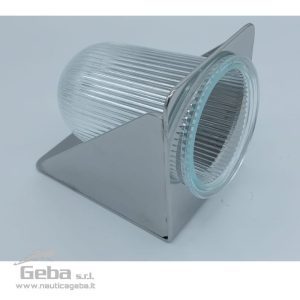 Un posacenere elegante e pratico, realizzato completamente in acciaio inox e vetro.